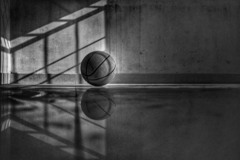 Diventa un giocatore di basket professionista: consigli e trucchi per raggiungere il tuo obiettivo