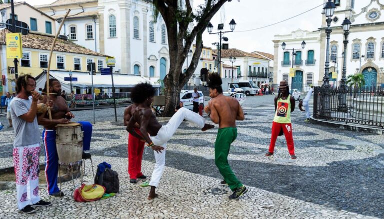 Capoeira: Guida pratica per principianti alla scoperta di questa arte marziale